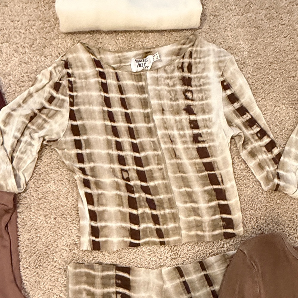 Assorted Women's Tops bundle - Picture 10 of 13